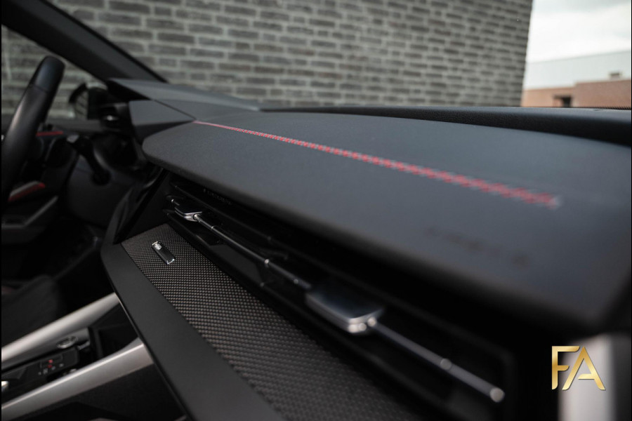 Audi A3 Sportback 45 TFSI e S edition Competition Panodak|Carbonpakket|RS Seats|MatrixLED|B&O|Massage