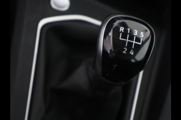 Volkswagen Golf 1.0 TSI Golf | Apple Carplay/Android Auto | Parkeersensoren Voor & Achter |