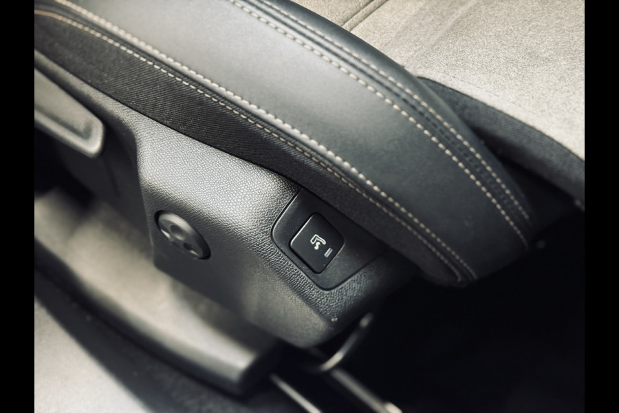 Peugeot 3008 1.6 HYbrid4 300 GT Pack Business | 19" | Panorama | Focal | Adapt.Cruise