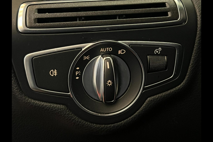 Mercedes-Benz C-Klasse Estate 180 / AMG / NL-auto / Leder / Camera