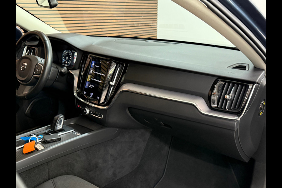 Volvo V60 2.0 B3 Momentum | Navigatie | Trekhaak | BTW-Auto