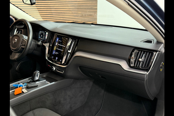Volvo V60 2.0 B3 Momentum | Navigatie | Trekhaak | BTW-Auto