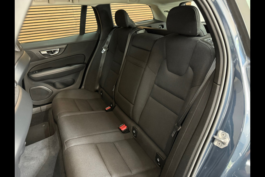 Volvo V60 2.0 B3 Momentum | Navigatie | Trekhaak | BTW-Auto
