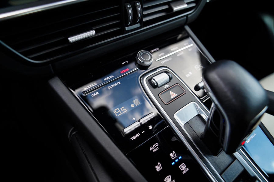 Porsche Cayenne Coupé 3.0 E-Hybrid | Panorama | Stoelkoeling | Sport Chrono | PASM | BOSE Sound | Turbo Design | HuD | Luchtvering