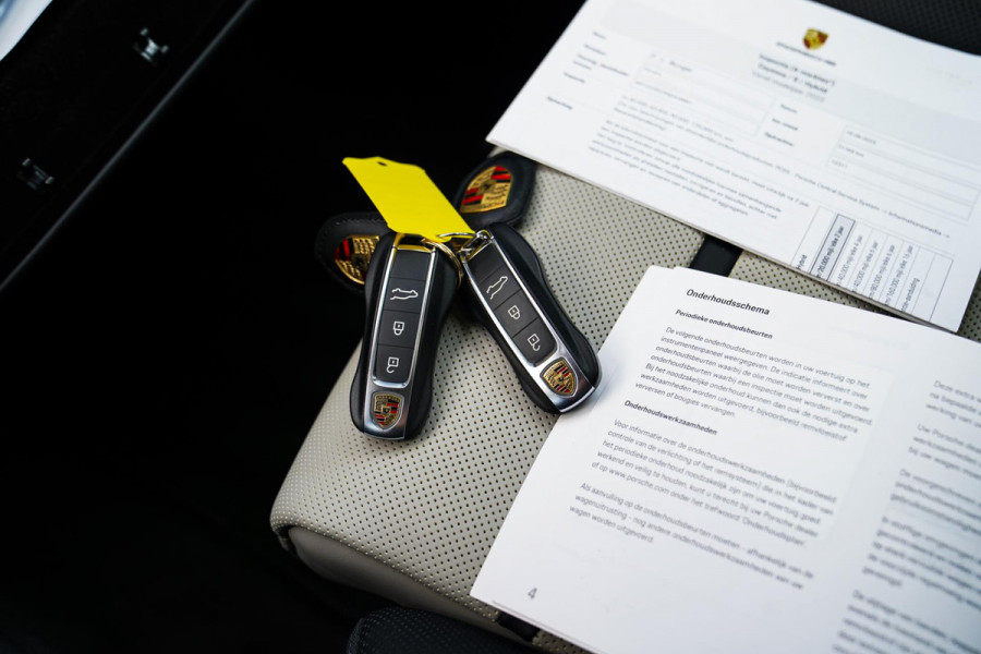Porsche Cayenne Coupé 3.0 E-Hybrid | Panorama | Stoelkoeling | Sport Chrono | PASM | BOSE Sound | Turbo Design | HuD | Luchtvering