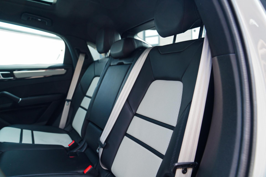 Porsche Cayenne Coupé 3.0 E-Hybrid | Panorama | Stoelkoeling | Sport Chrono | PASM | BOSE Sound | Turbo Design | HuD | Luchtvering
