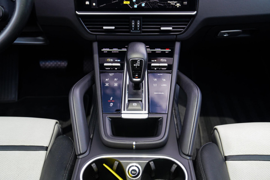 Porsche Cayenne Coupé 3.0 E-Hybrid | Panorama | Stoelkoeling | Sport Chrono | PASM | BOSE Sound | Turbo Design | HuD | Luchtvering