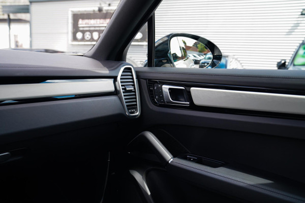 Porsche Cayenne Coupé 3.0 E-Hybrid | Panorama | Stoelkoeling | Sport Chrono | PASM | BOSE Sound | Turbo Design | HuD | Luchtvering