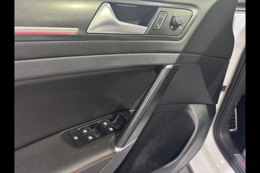 Volkswagen Golf 2.0 TSI GTI Performance | ACC | 19 inch | DynaAudio | Winterpakket | Carplay | Navi