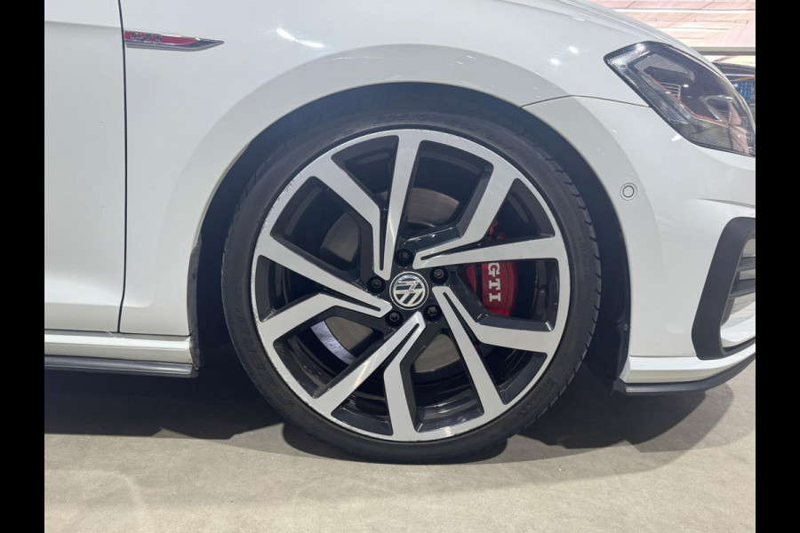 Volkswagen Golf 2.0 TSI GTI Performance | ACC | 19 inch | DynaAudio | Winterpakket | Carplay | Navi