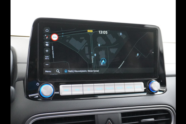 Hyundai Kona EV 64kWh 204pk Leer Schuif/Kanteldak 3 Fase laden Warmtepomp Apple Carplay Android Navi Camera Elektr.Stoelen+Verwarmd+Ventilati Pdc Elektr.Stoelen+Verwarmd+Ventilatie-koeling Subwoofer Bluetooth Dodehoek detector 1e Eigenaar Heerlijke, sterke FEV, Enorm Efficient en grote accu! 484km WLTP range
