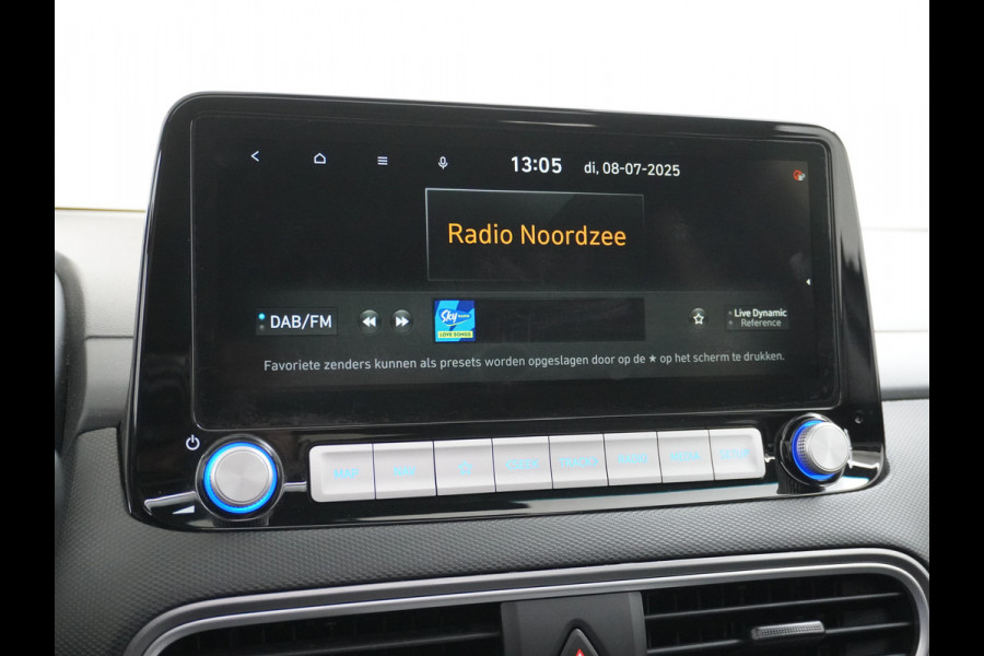 Hyundai Kona EV 64kWh 204pk Leer Schuif/Kanteldak 3 Fase laden Warmtepomp Apple Carplay Android Navi Camera Elektr.Stoelen+Verwarmd+Ventilati Pdc Elektr.Stoelen+Verwarmd+Ventilatie-koeling Subwoofer Bluetooth Dodehoek detector 1e Eigenaar Heerlijke, sterke FEV, Enorm Efficient en grote accu! 484km WLTP range