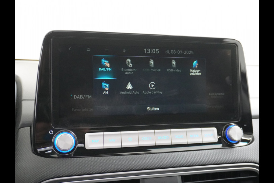 Hyundai Kona EV 64kWh 204pk Leer Schuif/Kanteldak 3 Fase laden Warmtepomp Apple Carplay Android Navi Camera Elektr.Stoelen+Verwarmd+Ventilati Pdc Elektr.Stoelen+Verwarmd+Ventilatie-koeling Subwoofer Bluetooth Dodehoek detector 1e Eigenaar Heerlijke, sterke FEV, Enorm Efficient en grote accu! 484km WLTP range