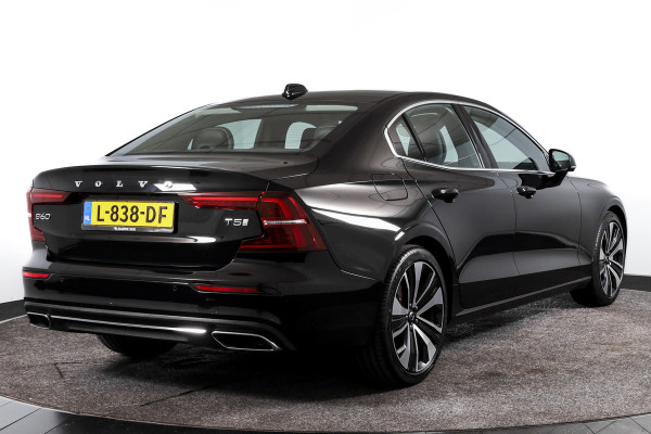 Volvo S60 2.0 T5 250 PK Intro Edition - Automaat | Dig. Cockpit | Adapt. Cruise | Leder | Elek. bestuurderstoel met geheugen | Stoelverw. | PDC | Camera | NAV + App. Connect | ECC | DAB | Elek. Trekhaak | LM 19" |