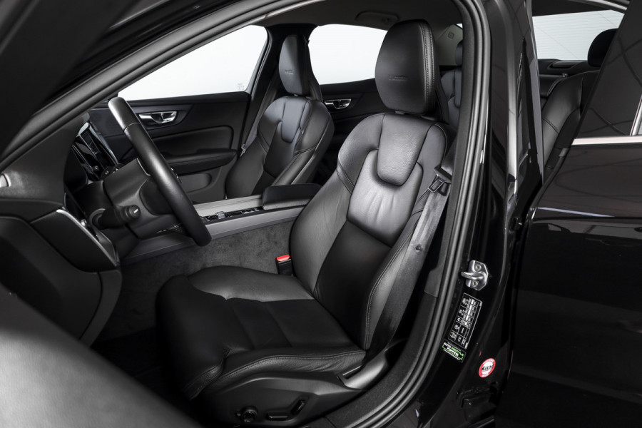 Volvo S60 2.0 T5 250 PK Intro Edition - Automaat | Dig. Cockpit | Adapt. Cruise | Leder | Elek. bestuurderstoel met geheugen | Stoelverw. | PDC | Camera | NAV + App. Connect | ECC | DAB | Elek. Trekhaak | LM 19" |