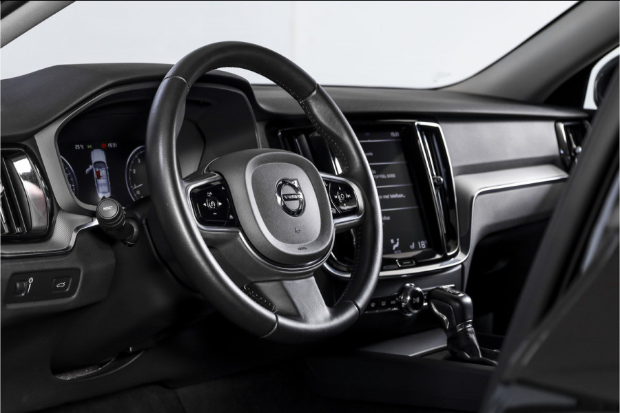 Volvo S60 2.0 T5 250 PK Intro Edition - Automaat | Dig. Cockpit | Adapt. Cruise | Leder | Elek. bestuurderstoel met geheugen | Stoelverw. | PDC | Camera | NAV + App. Connect | ECC | DAB | Elek. Trekhaak | LM 19" |