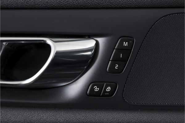Volvo S60 2.0 T5 250 PK Intro Edition - Automaat | Dig. Cockpit | Adapt. Cruise | Leder | Elek. bestuurderstoel met geheugen | Stoelverw. | PDC | Camera | NAV + App. Connect | ECC | DAB | Elek. Trekhaak | LM 19" |