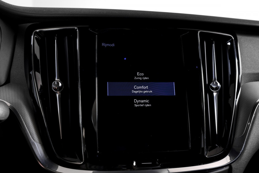 Volvo S60 2.0 T5 250 PK Intro Edition - Automaat | Dig. Cockpit | Adapt. Cruise | Leder | Elek. bestuurderstoel met geheugen | Stoelverw. | PDC | Camera | NAV + App. Connect | ECC | DAB | Elek. Trekhaak | LM 19" |