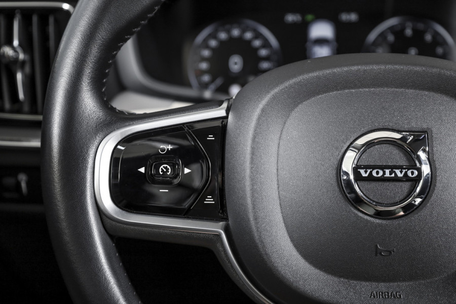 Volvo S60 2.0 T5 250 PK Intro Edition - Automaat | Dig. Cockpit | Adapt. Cruise | Leder | Elek. bestuurderstoel met geheugen | Stoelverw. | PDC | Camera | NAV + App. Connect | ECC | DAB | Elek. Trekhaak | LM 19" |