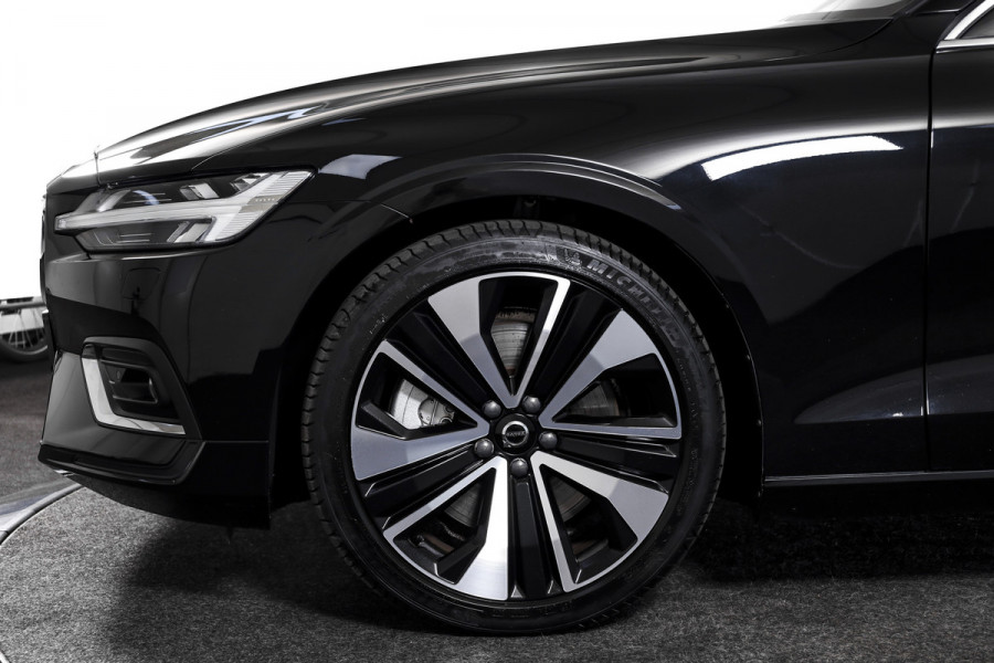 Volvo S60 2.0 T5 250 PK Intro Edition - Automaat | Dig. Cockpit | Adapt. Cruise | Leder | Elek. bestuurderstoel met geheugen | Stoelverw. | PDC | Camera | NAV + App. Connect | ECC | DAB | Elek. Trekhaak | LM 19" |