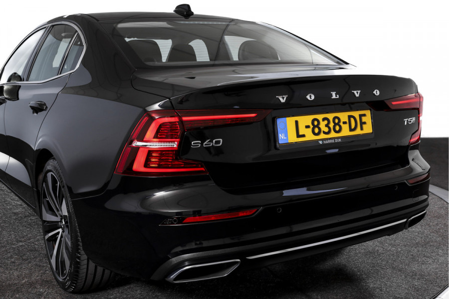 Volvo S60 2.0 T5 250 PK Intro Edition - Automaat | Dig. Cockpit | Adapt. Cruise | Leder | Elek. bestuurderstoel met geheugen | Stoelverw. | PDC | Camera | NAV + App. Connect | ECC | DAB | Elek. Trekhaak | LM 19" |