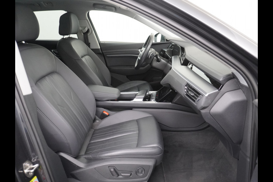 Audi e-tron 50 Quattro Launch Edition Plus 71kWh Leder+Verwarmd+Geheugen Apple Carplay Navi Panoramadak Luchtvering Adap.Cruise PDC Camera S Led Lmv 20" Keyless-go Lichtpakket Dodehoekdetectie Regensensor Rijstrooksensor Lichtpakket Dealeronderhouden Fase 3 Nieuwprijs  €73.451,-