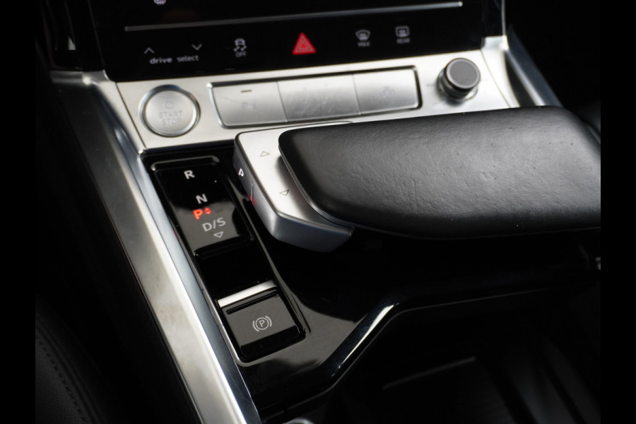 Audi e-tron 50 Quattro Launch Edition Plus 71kWh Leder+Verwarmd+Geheugen Apple Carplay Navi Panoramadak Luchtvering Adap.Cruise PDC Camera S Led Lmv 20" Keyless-go Lichtpakket Dodehoekdetectie Regensensor Rijstrooksensor Lichtpakket Dealeronderhouden Fase 3 Nieuwprijs  €73.451,-