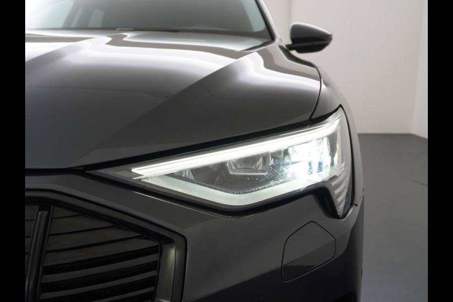 Audi e-tron 50 Quattro Launch Edition Plus 71kWh Leder+Verwarmd+Geheugen Apple Carplay Navi Panoramadak Luchtvering Adap.Cruise PDC Camera S Led Lmv 20" Keyless-go Lichtpakket Dodehoekdetectie Regensensor Rijstrooksensor Lichtpakket Dealeronderhouden Fase 3 Nieuwprijs  €73.451,-