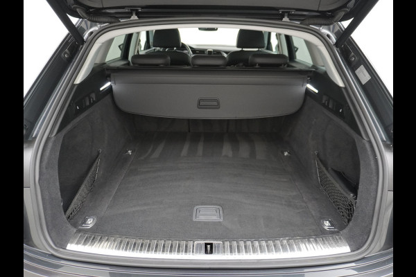Audi e-tron 50 Quattro Launch Edition Plus 71kWh Leder+Verwarmd+Geheugen Apple Carplay Navi Panoramadak Luchtvering Adap.Cruise PDC Camera S Led Lmv 20" Keyless-go Lichtpakket Dodehoekdetectie Regensensor Rijstrooksensor Lichtpakket Dealeronderhouden Fase 3 Nieuwprijs  €73.451,-
