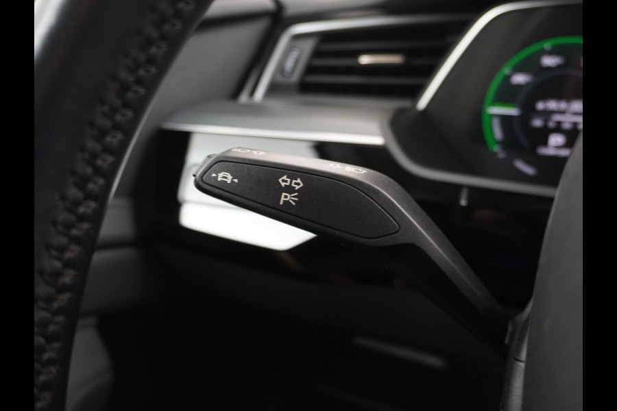 Audi e-tron 50 Quattro Launch Edition Plus 71kWh Leder+Verwarmd+Geheugen Apple Carplay Navi Panoramadak Luchtvering Adap.Cruise PDC Camera S Led Lmv 20" Keyless-go Lichtpakket Dodehoekdetectie Regensensor Rijstrooksensor Lichtpakket Dealeronderhouden Fase 3 Nieuwprijs  €73.451,-