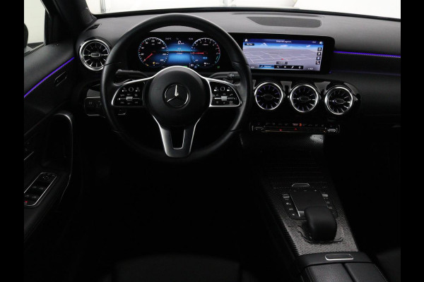 Mercedes-Benz A-Klasse 250e Business Solution Luxury | Leder | Stoelverwarming | Trekhaak | Camera | Navigatie | Full LED | Park Assist | Climate control | Widescreen