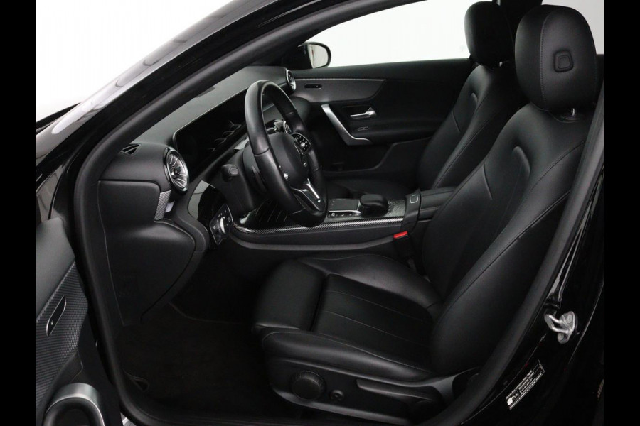 Mercedes-Benz A-Klasse 250e Business Solution Luxury | Leder | Stoelverwarming | Trekhaak | Camera | Navigatie | Full LED | Park Assist | Climate control | Widescreen
