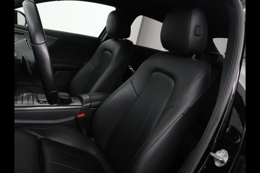 Mercedes-Benz A-Klasse 250e Business Solution Luxury | Leder | Stoelverwarming | Trekhaak | Camera | Navigatie | Full LED | Park Assist | Climate control | Widescreen