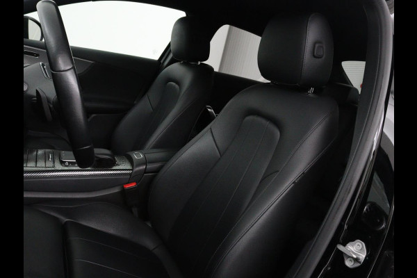 Mercedes-Benz A-Klasse 250e Business Solution Luxury | Leder | Stoelverwarming | Trekhaak | Camera | Navigatie | Full LED | Park Assist | Climate control | Widescreen