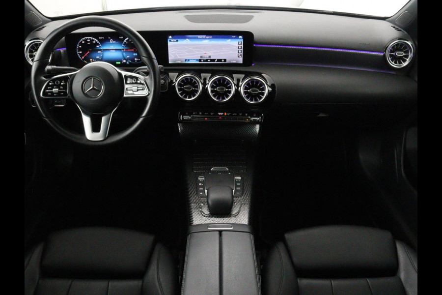 Mercedes-Benz A-Klasse 250e Business Solution Luxury | Leder | Stoelverwarming | Trekhaak | Camera | Navigatie | Full LED | Park Assist | Climate control | Widescreen