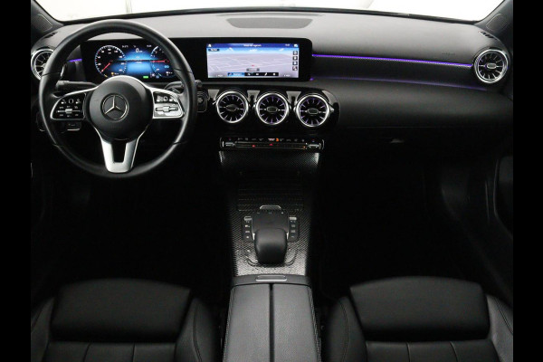 Mercedes-Benz A-Klasse 250e Business Solution Luxury | Leder | Stoelverwarming | Trekhaak | Camera | Navigatie | Full LED | Park Assist | Climate control | Widescreen