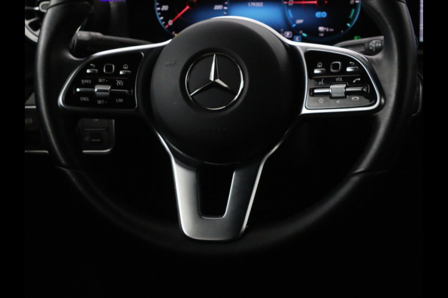 Mercedes-Benz A-Klasse 250e Business Solution Luxury | Leder | Stoelverwarming | Trekhaak | Camera | Navigatie | Full LED | Park Assist | Climate control | Widescreen