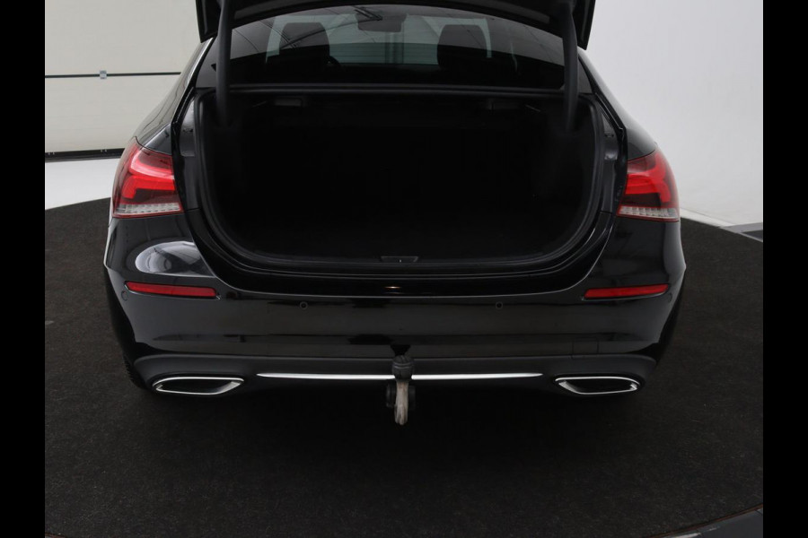 Mercedes-Benz A-Klasse 250e Business Solution Luxury | Leder | Stoelverwarming | Trekhaak | Camera | Navigatie | Full LED | Park Assist | Climate control | Widescreen