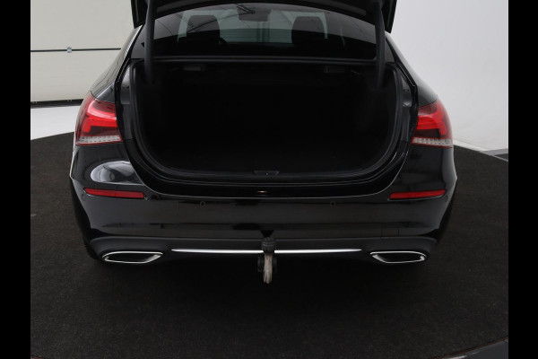 Mercedes-Benz A-Klasse 250e Business Solution Luxury | Leder | Stoelverwarming | Trekhaak | Camera | Navigatie | Full LED | Park Assist | Climate control | Widescreen