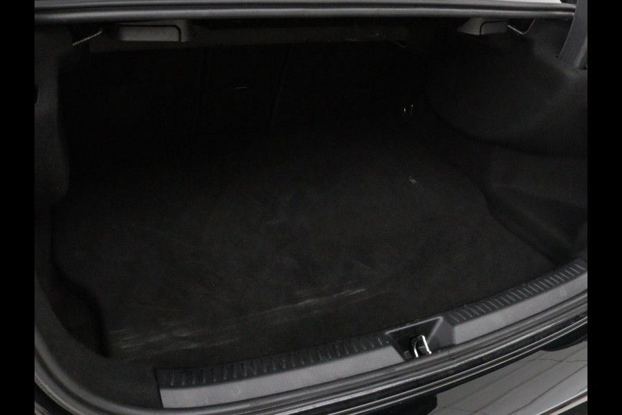Mercedes-Benz A-Klasse 250e Business Solution Luxury | Leder | Stoelverwarming | Trekhaak | Camera | Navigatie | Full LED | Park Assist | Climate control | Widescreen