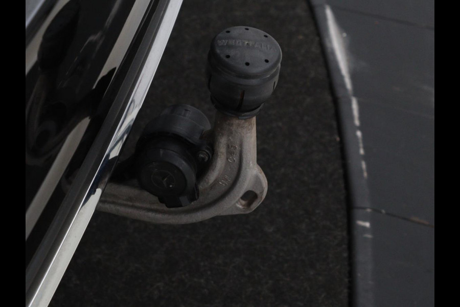 Mercedes-Benz A-Klasse 250e Business Solution Luxury | Leder | Stoelverwarming | Trekhaak | Camera | Navigatie | Full LED | Park Assist | Climate control | Widescreen