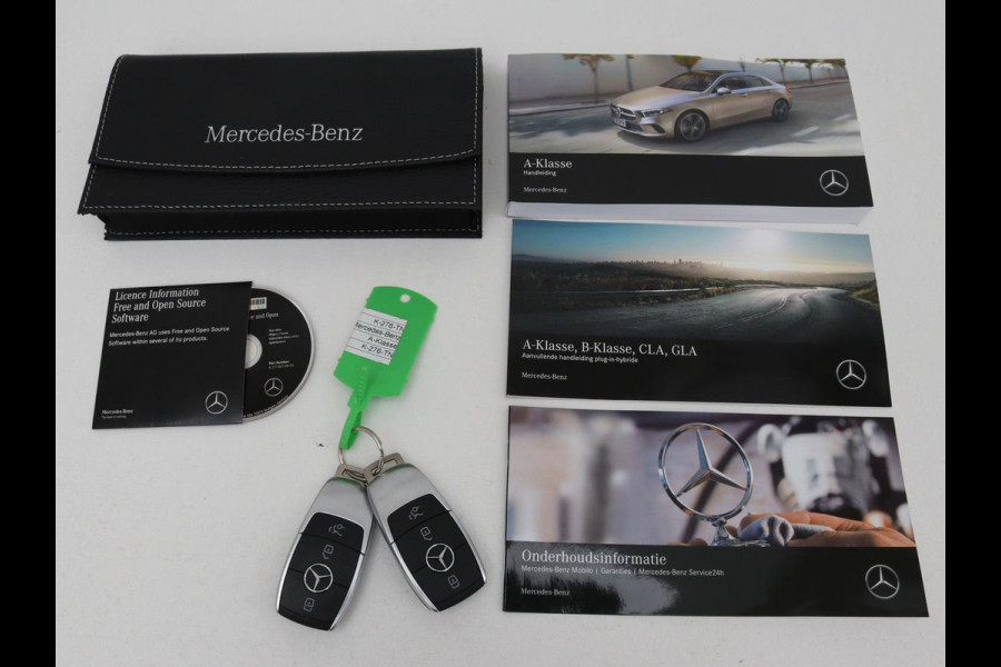 Mercedes-Benz A-Klasse 250e Business Solution Luxury | Leder | Stoelverwarming | Trekhaak | Camera | Navigatie | Full LED | Park Assist | Climate control | Widescreen