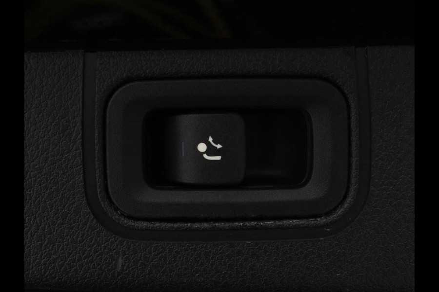 Mercedes-Benz A-Klasse 250e Business Solution Luxury | Leder | Stoelverwarming | Trekhaak | Camera | Navigatie | Full LED | Park Assist | Climate control | Widescreen