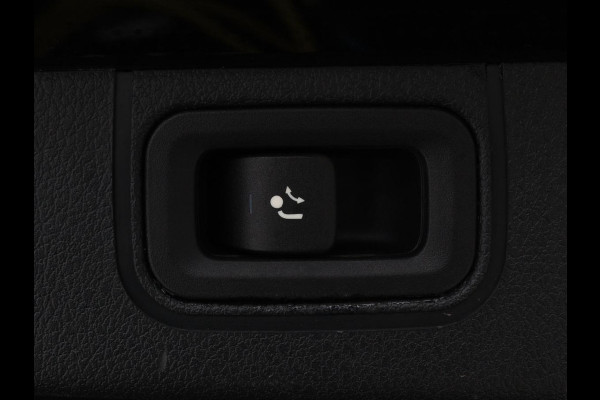 Mercedes-Benz A-Klasse 250e Business Solution Luxury | Leder | Stoelverwarming | Trekhaak | Camera | Navigatie | Full LED | Park Assist | Climate control | Widescreen