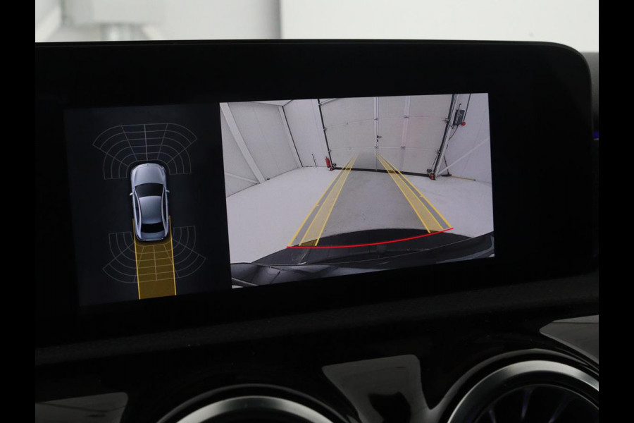 Mercedes-Benz A-Klasse 250e Business Solution Luxury | Leder | Stoelverwarming | Trekhaak | Camera | Navigatie | Full LED | Park Assist | Climate control | Widescreen