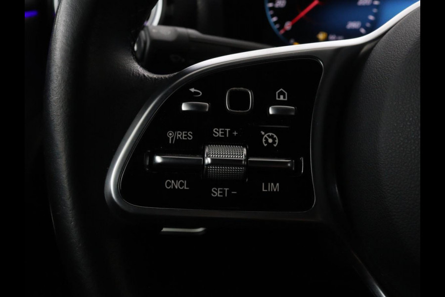 Mercedes-Benz A-Klasse 250e Business Solution Luxury | Leder | Stoelverwarming | Trekhaak | Camera | Navigatie | Full LED | Park Assist | Climate control | Widescreen