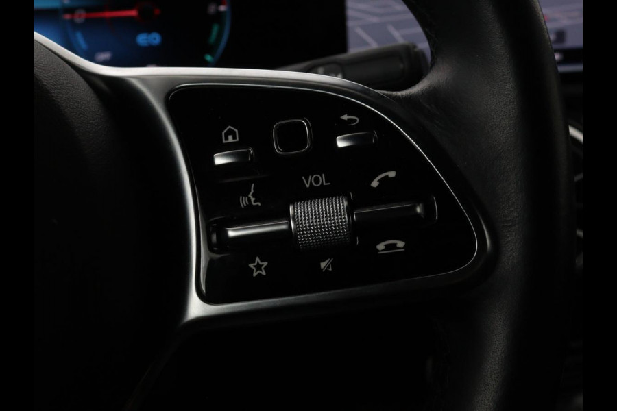 Mercedes-Benz A-Klasse 250e Business Solution Luxury | Leder | Stoelverwarming | Trekhaak | Camera | Navigatie | Full LED | Park Assist | Climate control | Widescreen