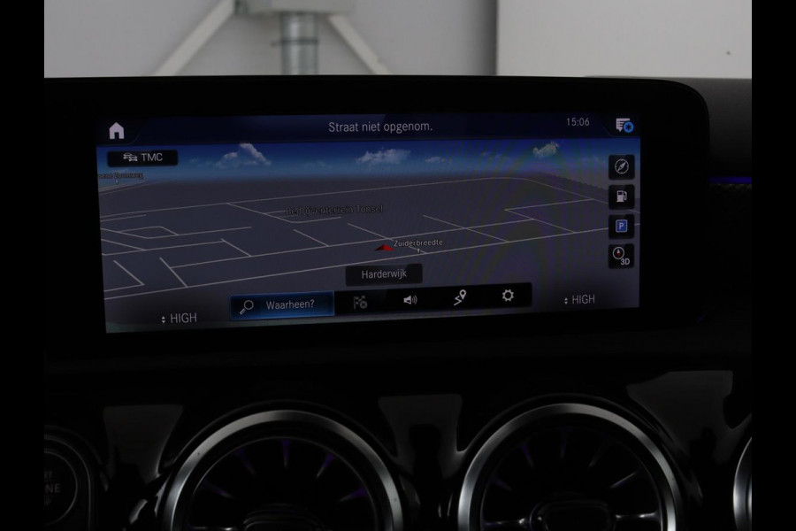 Mercedes-Benz A-Klasse 250e Business Solution Luxury | Leder | Stoelverwarming | Trekhaak | Camera | Navigatie | Full LED | Park Assist | Climate control | Widescreen