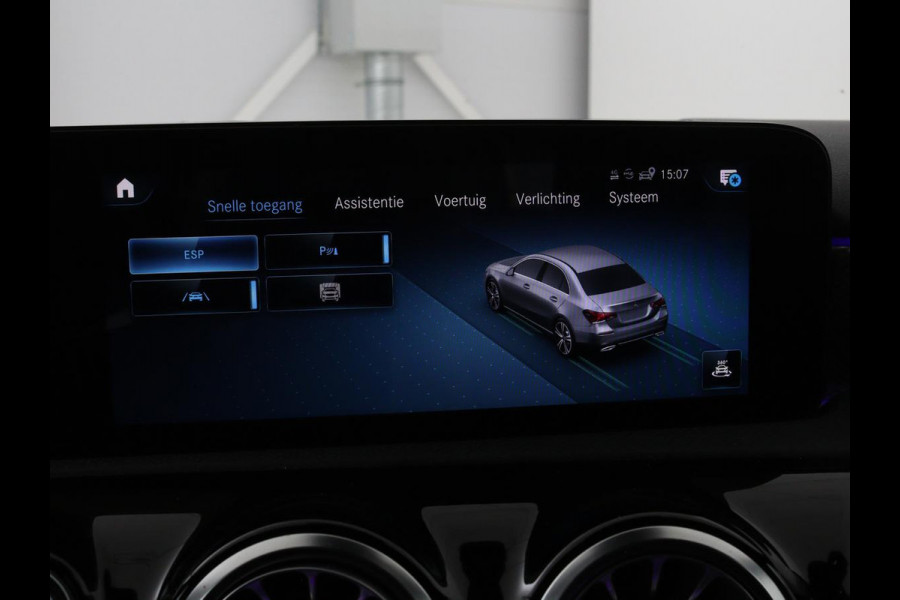 Mercedes-Benz A-Klasse 250e Business Solution Luxury | Leder | Stoelverwarming | Trekhaak | Camera | Navigatie | Full LED | Park Assist | Climate control | Widescreen