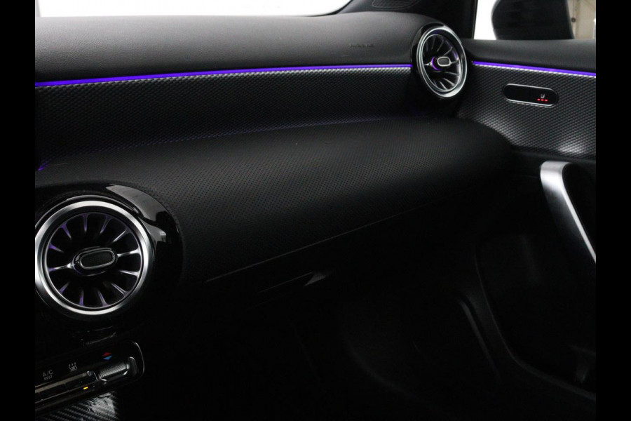 Mercedes-Benz A-Klasse 250e Business Solution Luxury | Leder | Stoelverwarming | Trekhaak | Camera | Navigatie | Full LED | Park Assist | Climate control | Widescreen